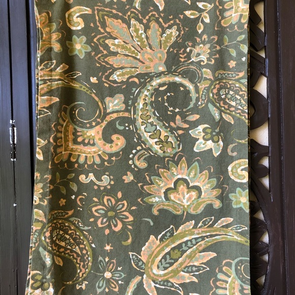 Sur La Table Other - 🌿 Sur La Table Runner 🌿